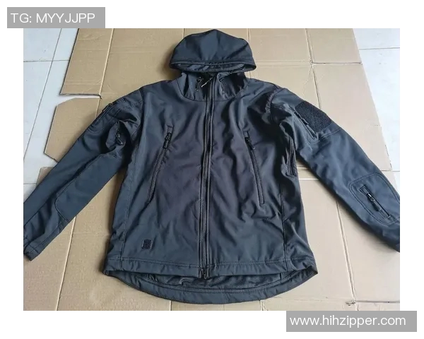 战术冲锋衣的多功能性与实用性探讨适合户外活动的最佳选择 战术冲锋衣的多功能性与实用性探讨适合户外活动的最佳选择