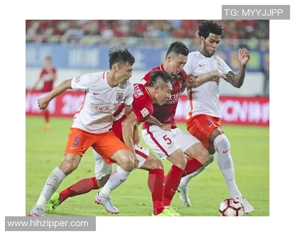 2017年鲁能与恒大巅峰对决回顾：激情四溢的足球盛宴与历史瞬间