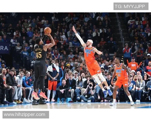 2018年NBA精彩对决雷霆与骑士的直播回顾与精彩瞬间分析