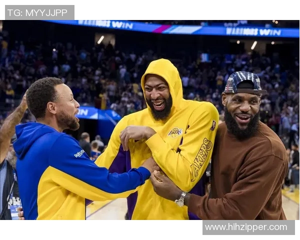 勇士将与湖人展开激烈对决,考辛斯或将披挂上阵备战明星球员詹姆斯 勇士将与湖人展开激烈对决,考辛斯或将披挂上阵备战明星球员詹姆斯