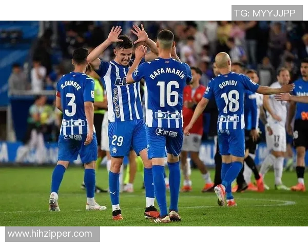 斯特堡主场迎战雷恩双方争夺关键三分展现实力较量 斯特堡主场迎战雷恩双方争夺关键三分展现实力较量